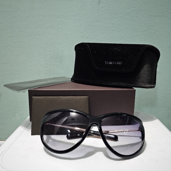 NIB TOM FORD Tammy TF770 01B Black Sunglasses - Picture 5 of 9